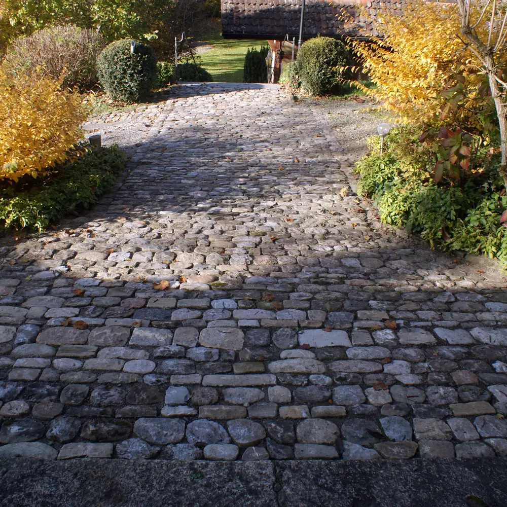 traditionshandwerk_jangarten_pflaesterung-gartenweg_muri-bern