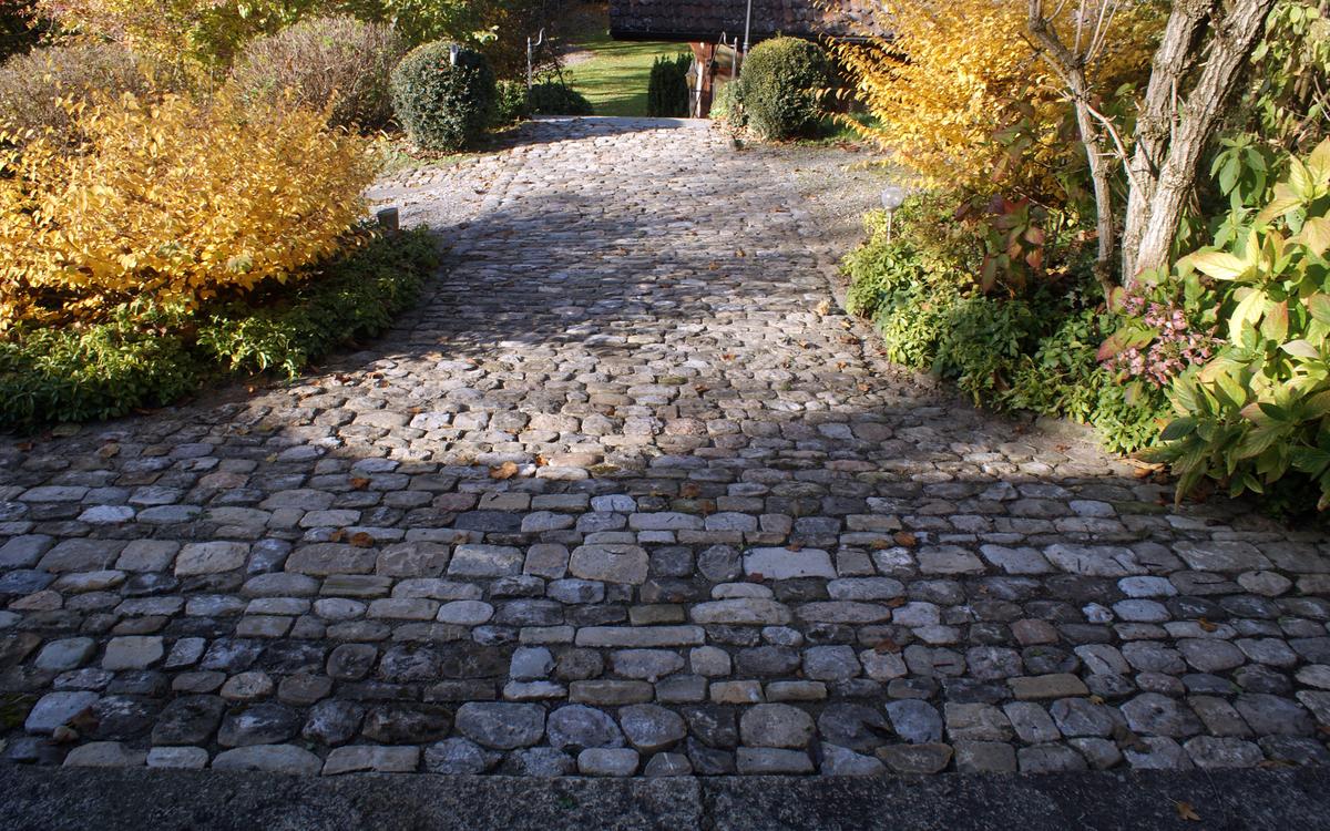 traditionshandwerk_jangarten_pflaesterung-gartenweg_muri-bern
