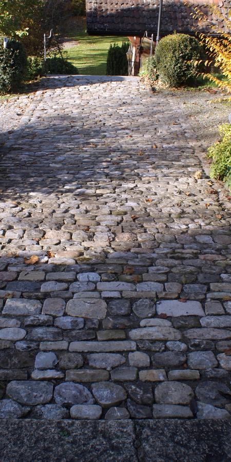 traditionshandwerk_jangarten_pflaesterung-gartenweg_muri-bern