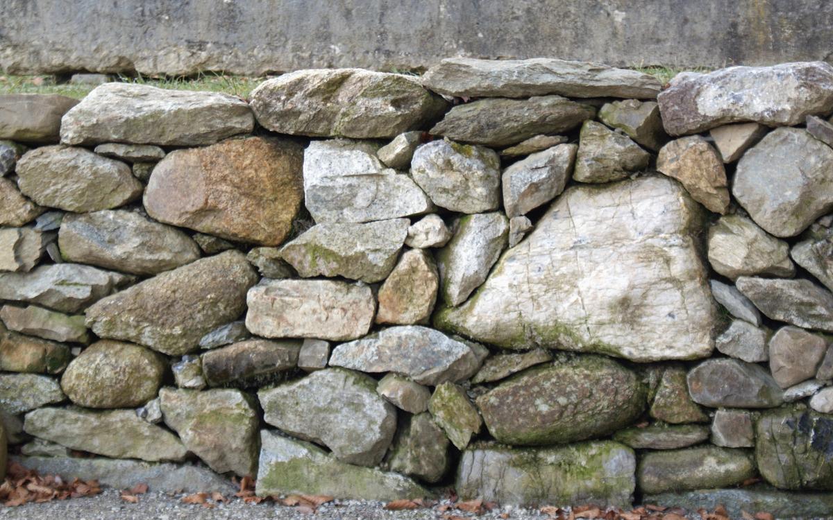 traditionshandwerk_jangarten_trockenmauer-garten_region-bern